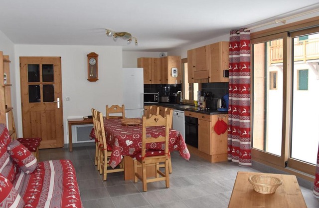 Bel appartement neuf avec grande terrasse au centre de Pralognan-la-Vanoise - FR-1-464-58