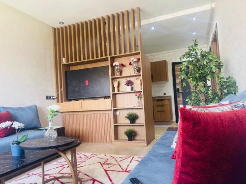 Bel appartement avec vue piscine, jardin & mer
