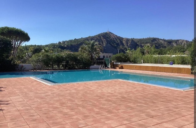 Bel appartement T3 avec jardin privatif et piscine commune