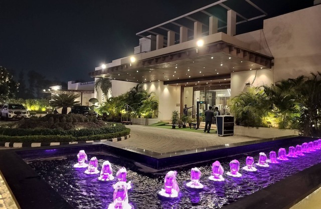 Bel-La Monde Hotel NH8 at 6km from IGI Airport Delhi
