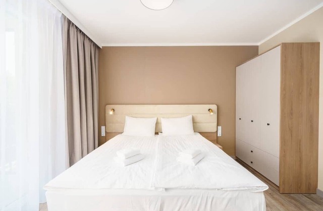 Bel Mare E425 | Atmospheric Studio | Parking