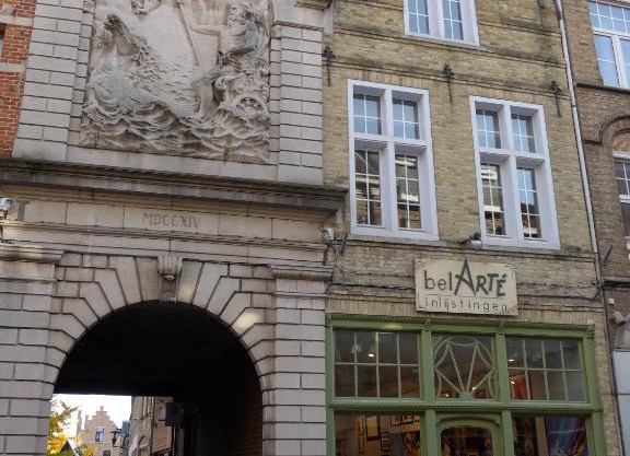 BelArté framing shop, spacious apartment with garage in the heart of Ieper