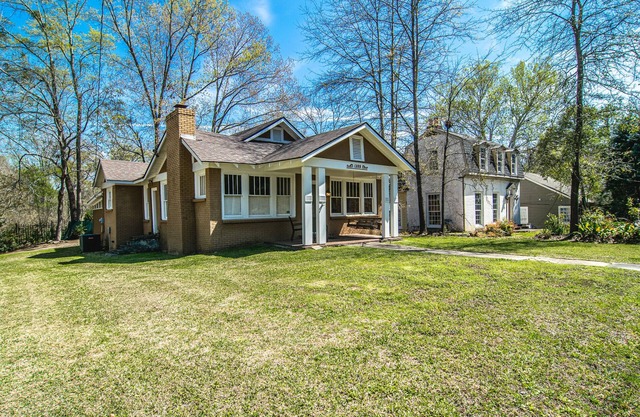 Belhaven Beauty 3BR/2BA Near Belhaven College & Med Center