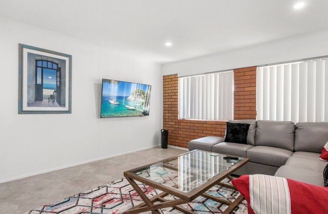Bell Street 36, Dicky Beach