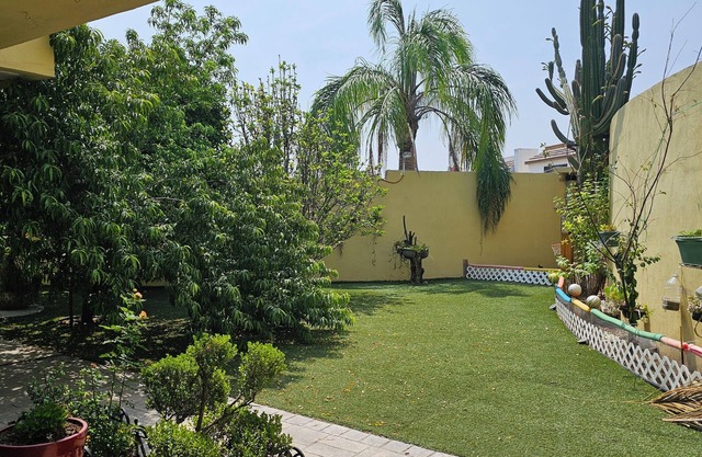 Bella casa con jardín en Cerradas de Cumbres