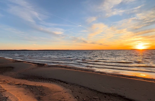 Bella Spiaggia! Long range big water views and SANDY BEACH front property!!