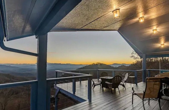 Bella Vista - HOT TUB!!! - A View Forever!