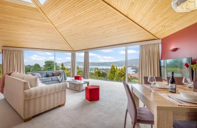 BELLA VISTA Large Family Home Views Forever