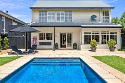 Bella Vista Retreat With Pool 950m to Beach