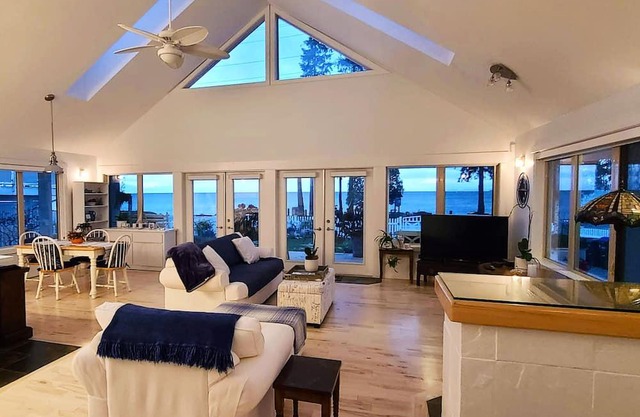Bella White House by IRIS PROPERTIES!