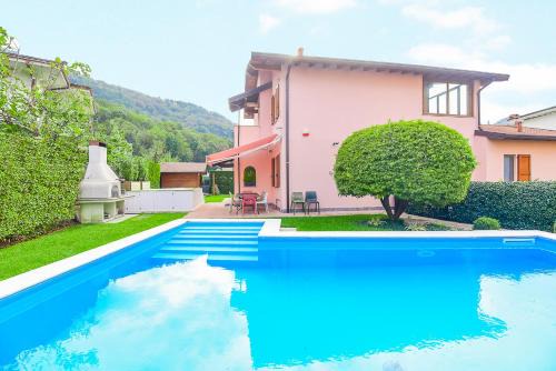 Bellagio holiday home private swimming pool