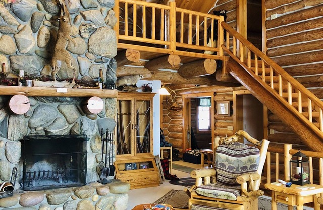 Bellaire Overlook Log Home en privado 80 acres de bosques rodantes