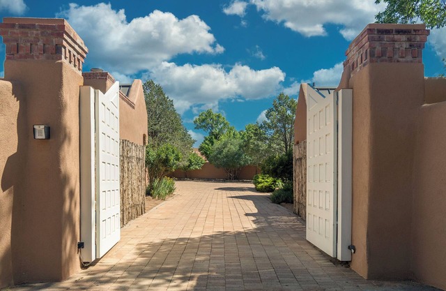 BELLAS ARTES. The Art of Fine Living