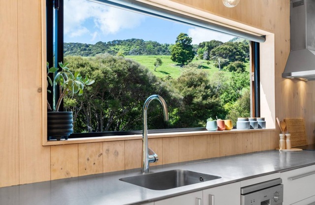 Bellbird Bach - Akaroa