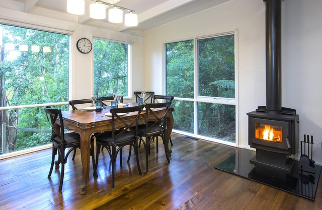 Belle Cottage, Sassafras - Stylishly furnished 2 bedroom cottage with wood burner in Sassafras
