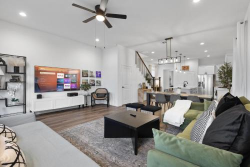 Belle Deux of the Bayou - Near Downtown, 4BR, Free Parking & Sleeps 10