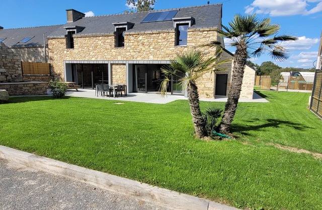 Belle Maison de Campagne Avec Piscine Intérieure Ti Mean