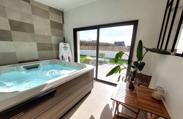 Belle Maison de Plain-pied Proche de la mer Avec son SPA Intérieur Privatif