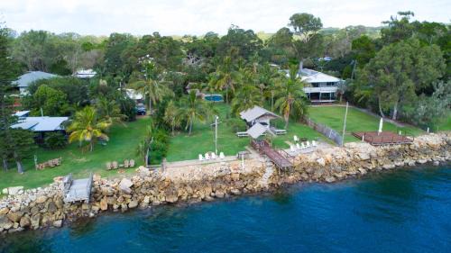 Belle's on Ballow - Kookaburra Lodge - Absolute Waterfront