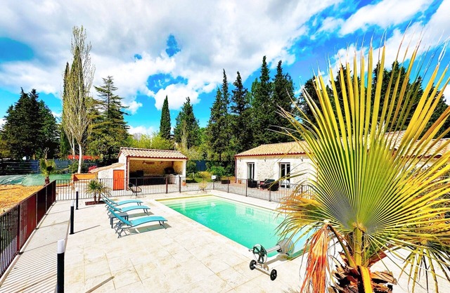 Belle Villa Avec Piscine Chauffée Sécurisée sur Grand Terrain