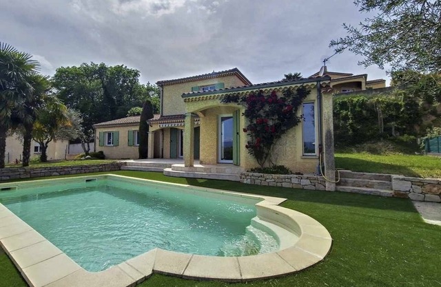 Belle Villa Avec Piscine - 6 Personnes