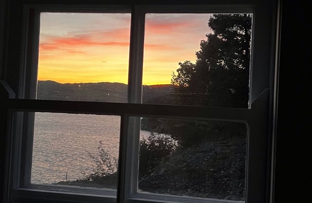 Bellecroft House - Beautifully renovated, stunning water-front getaway property