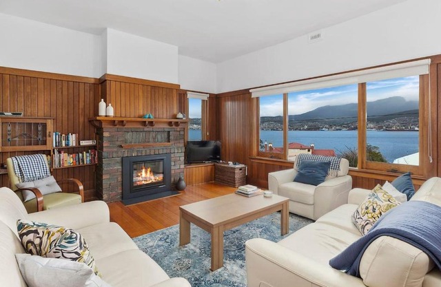 Bellerive Bluff Magic - A Tranquil Panoramic Escape
