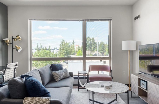 Bellevue 1BR w Gym Roof WD nr Bars Dining SEA-423
