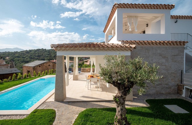 Bellevue 36C by Klodge - stylish getaway villa with pool