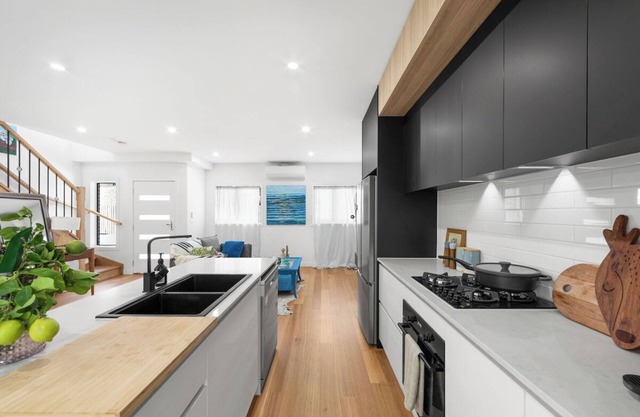 Bellfield Estate Modern 2Bed 2Bath Townhouse