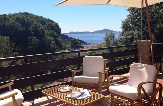 Bellissima villa con vista e a due passi dal mare