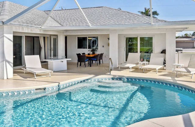 Belloccia with pool / spa best boating location