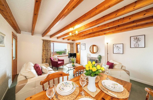 Bellrock View - Charming 2-Bed Cottage Steps from