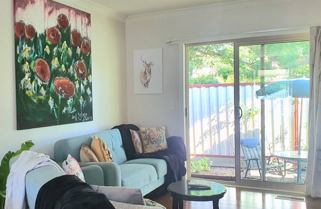 Bells Lane - Large Home w/ Double Garage Sleeps 10