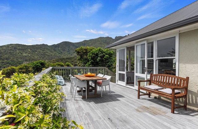 Belmont Beach House - Whangarei Heads Escape