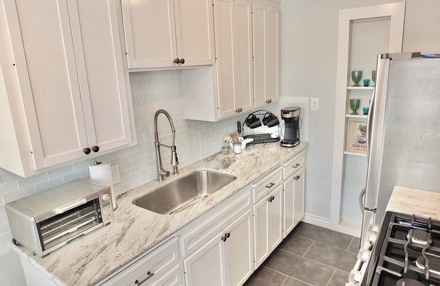 Belmont Boutique Apartment – Chic and Cozy Getaway Under 1 Mile from Beach!