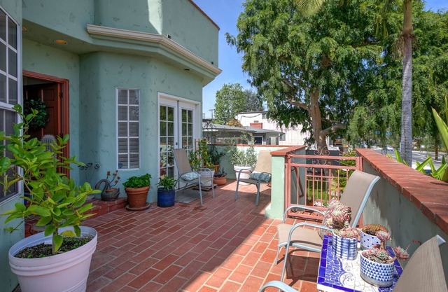 Belmont Heights Townhome with Patio, Grill, WiFi, Central AC - Next to Lagoon