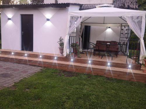 Beltes Street Family House