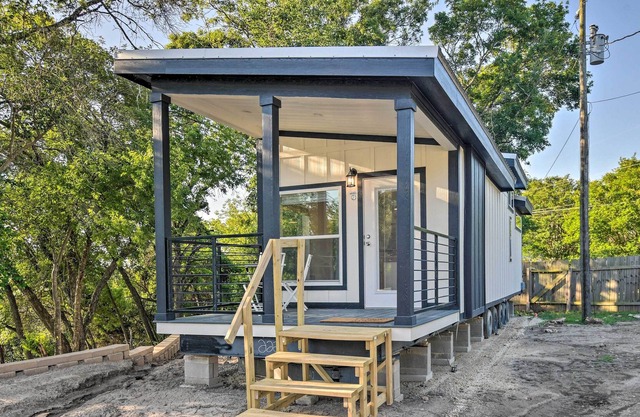 Belton Lake Tiny House w/ Shared Pool & View