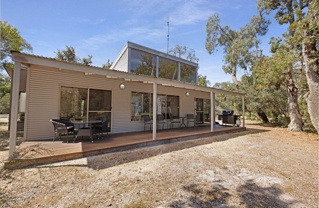 Beluga - Waterfront Retreat: Secluded lodges perfect for nature lovers