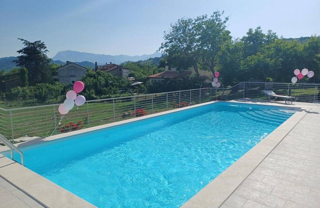 Majestuosa casa de vacaciones en Montefalcone Appennino con jardín