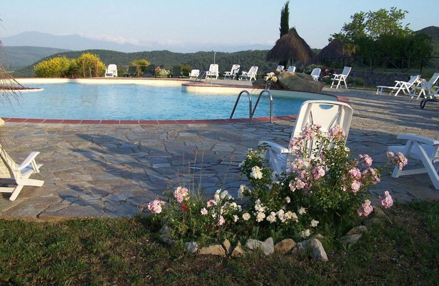 Precioso Cortijo en Monticiano con Jardín