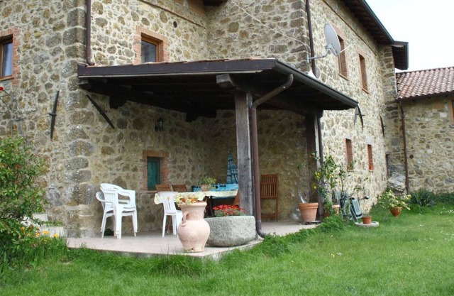 Acogedora casa de vacaciones en Canossa con piscina