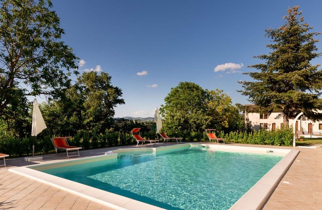 Precioso apartamento en Sassoferrato con jardín