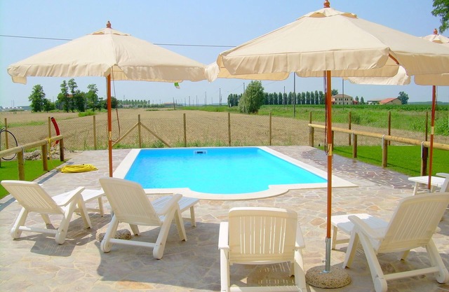 Acogedora casa de vacaciones en Ariano nel Polesine con piscina