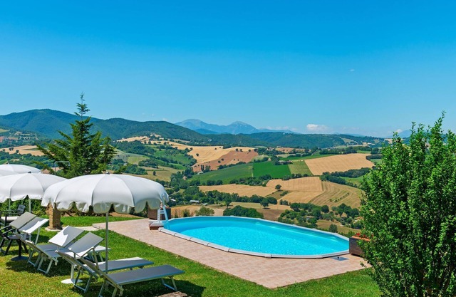 Apartamento con piscina, jardín, BBQ y parking