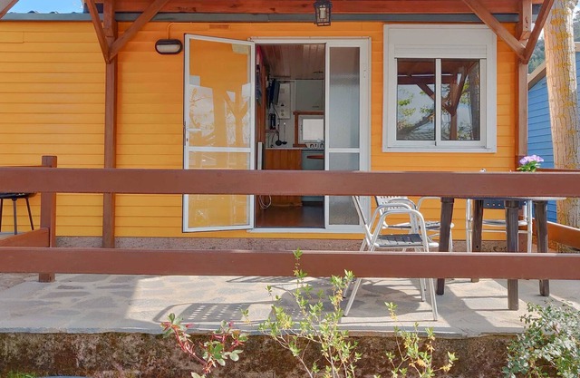 Perfecto chalet con una terraza, rodeado de montañas