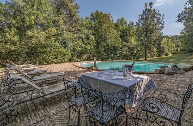 Evocadora residencia histórica en el campo de Filittrono