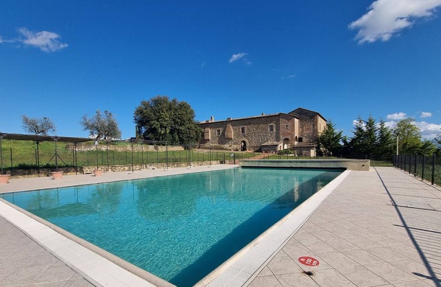 Espléndidas vacaciones en Montalcino con piscina comunitaria