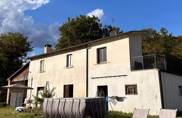Auténtica casa de vacaciones en Cagli con piscina privada